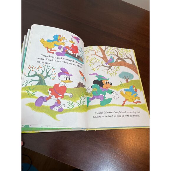 Vintage 1978 Henny Penny and the Big Bad Wolf Children's Book - Picture 3 of 4